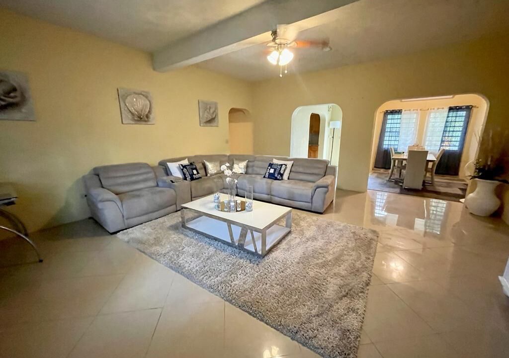 Photo of Livingroom in Estate Work and Rest