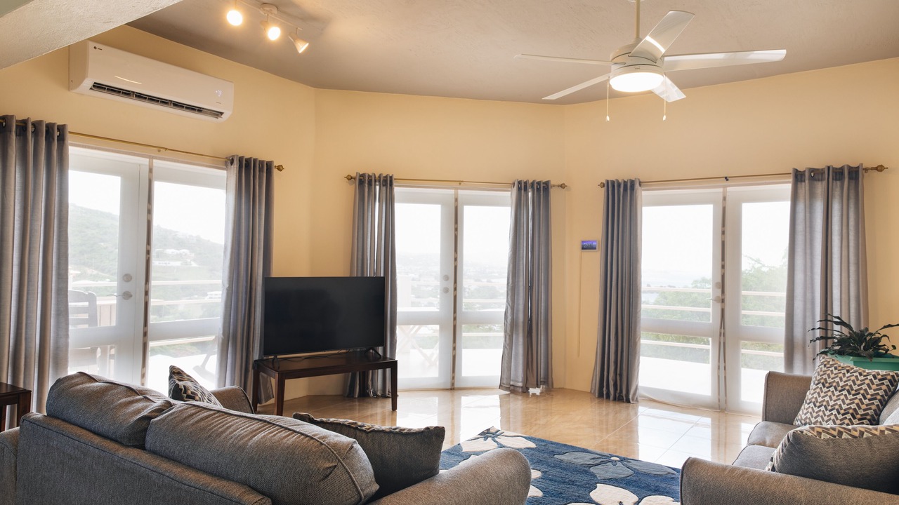 Photo of Livingroom in Estate Mount Welcome