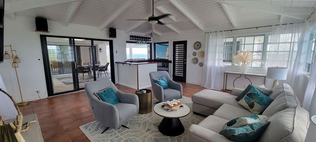 Photo of Livingroom in Estate Hermon Hill
