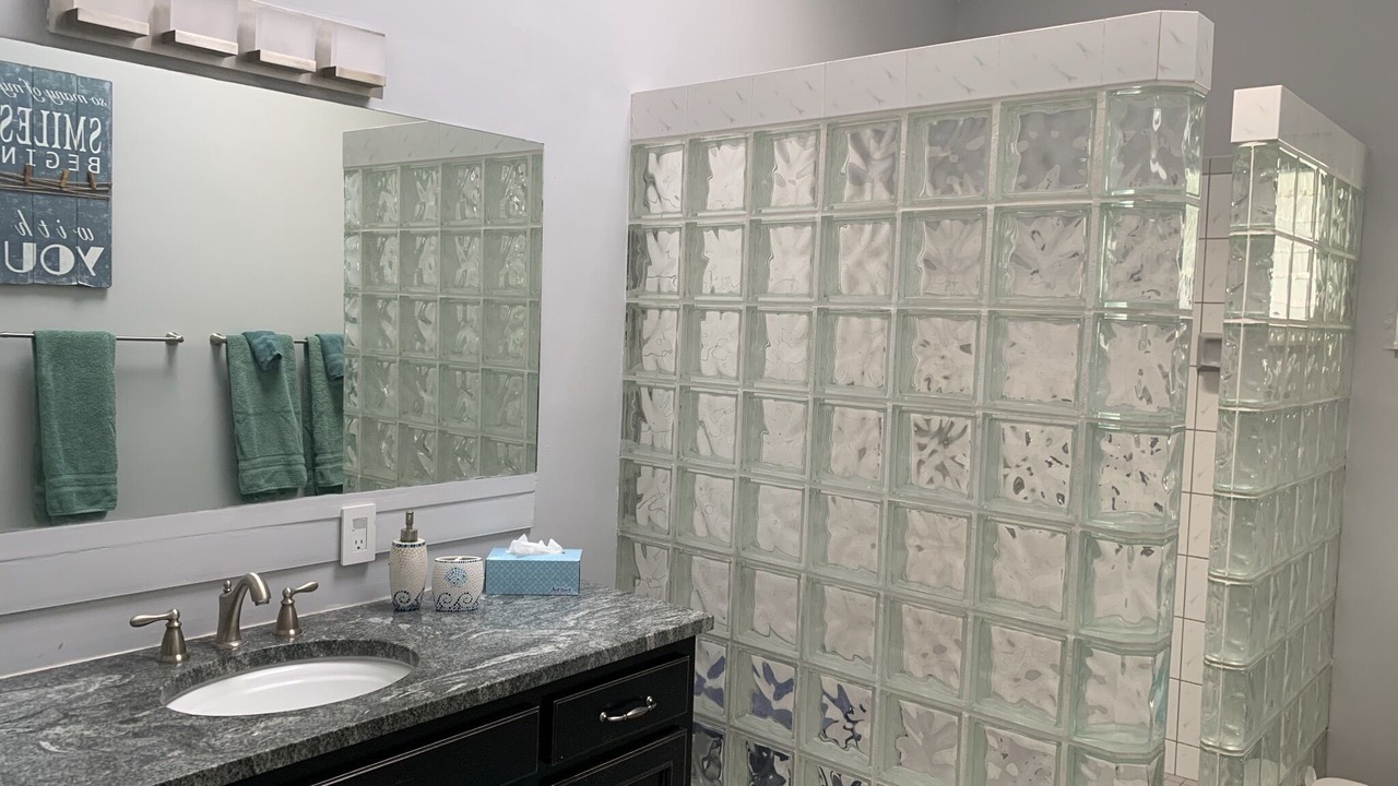 Photo of Bathroom in Estate Salt River