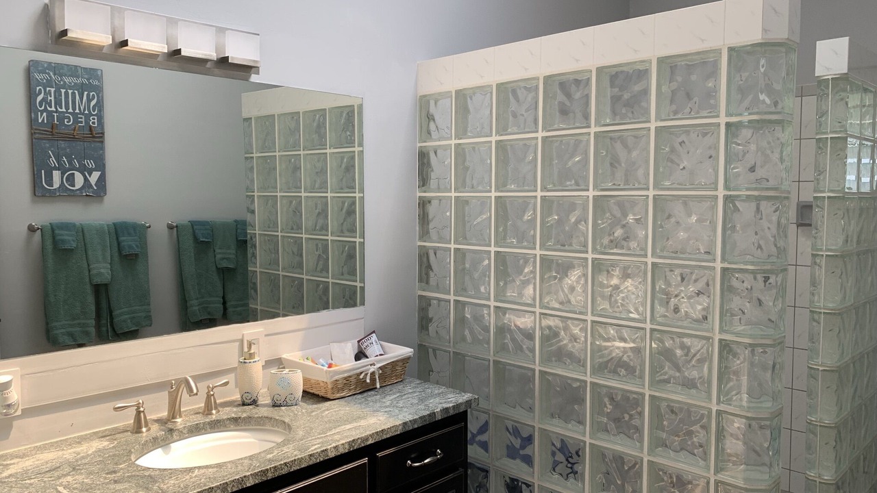 Photo of Bathroom in Estate Salt River