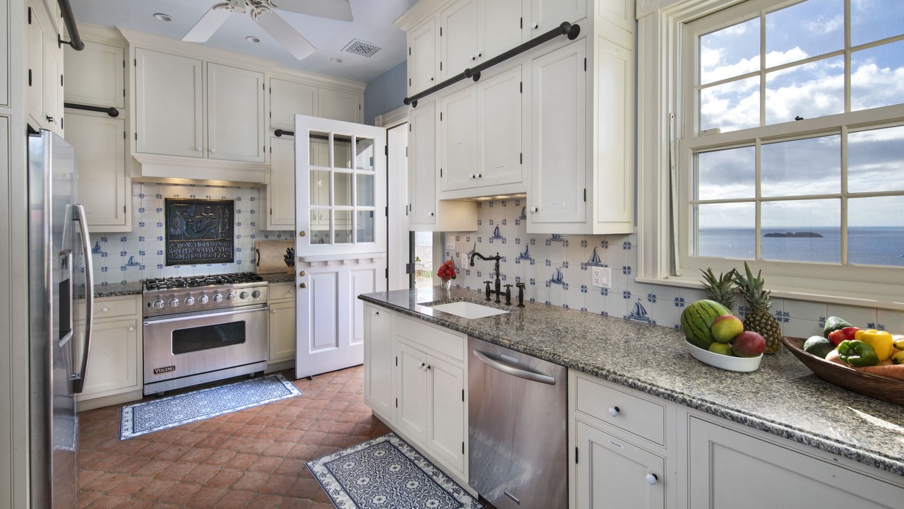 Photo of Kitchen in Estate Little Saint Thomas
