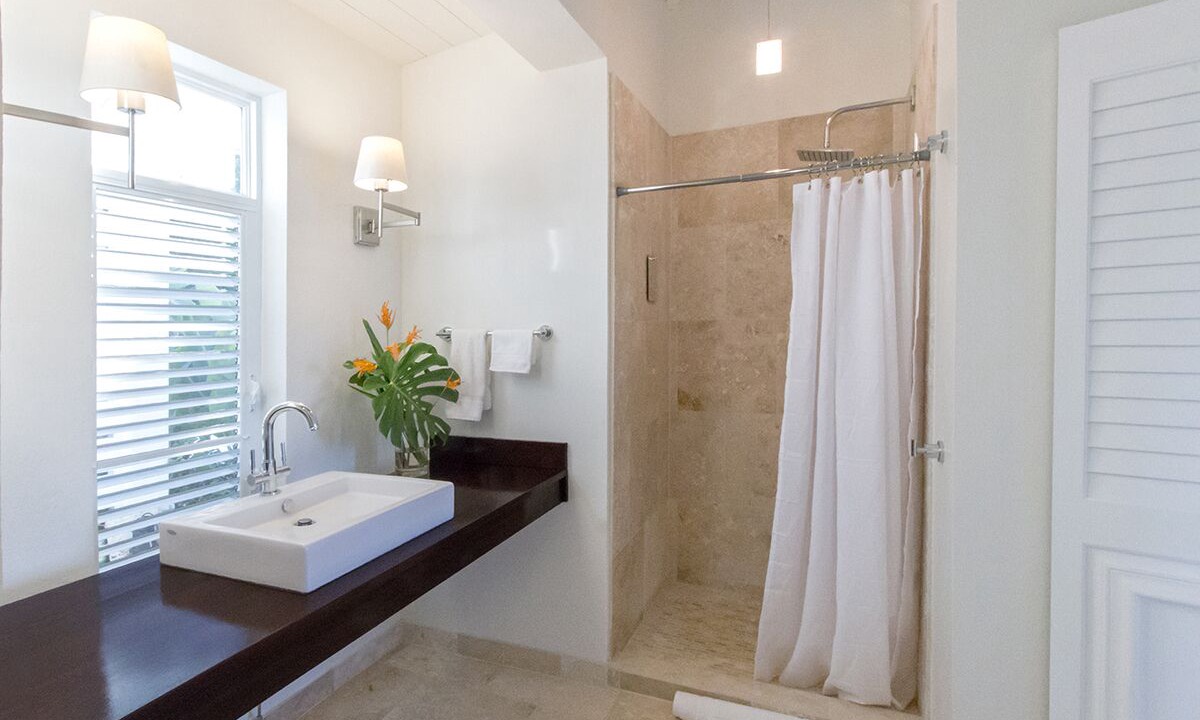 Photo of Bathroom in Estate Salt River