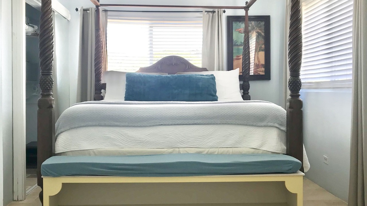 Photo of Bedroom in Estate Smith Bay