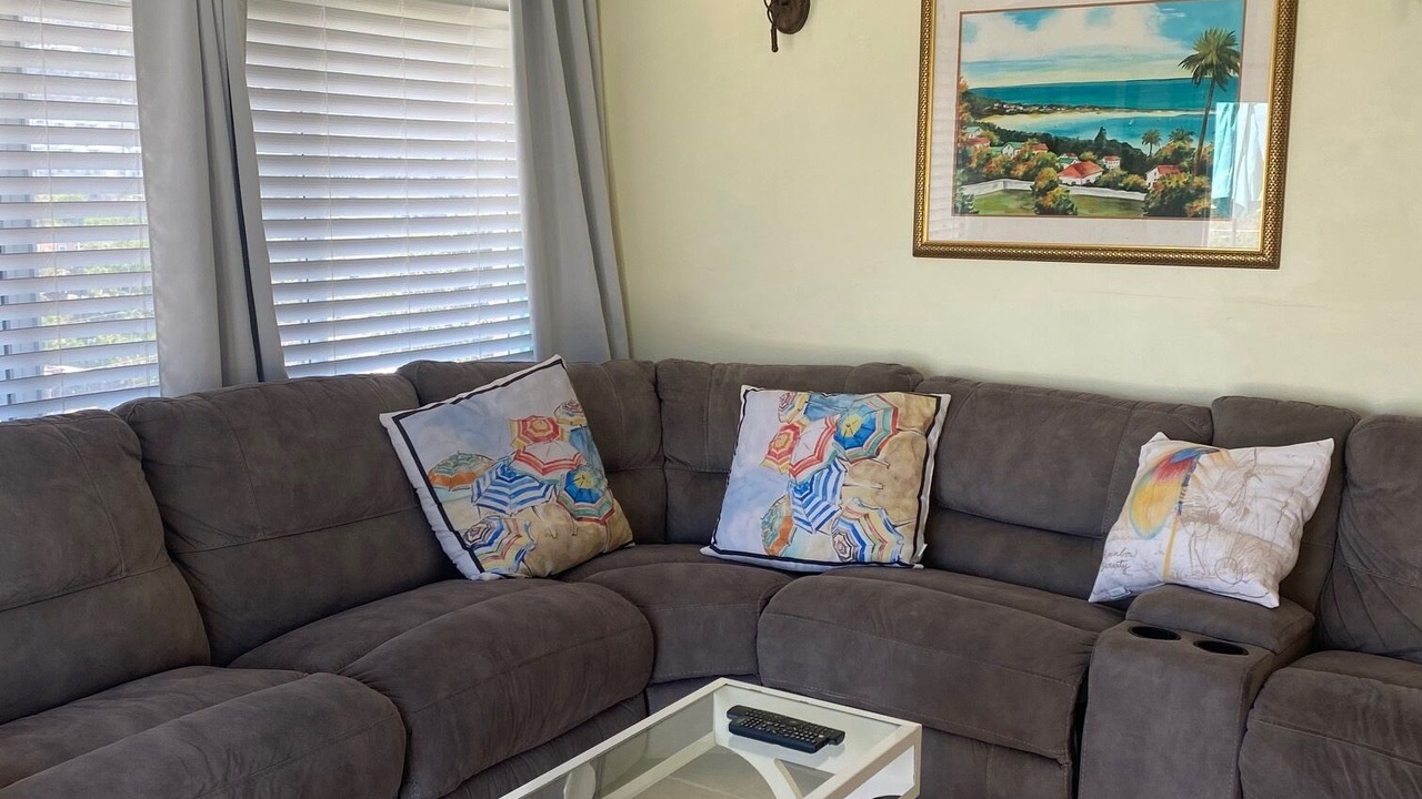 Photo of Livingroom in Estate Smith Bay