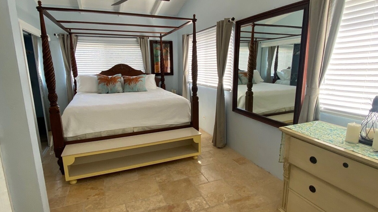 Photo of Bedroom in Estate Smith Bay