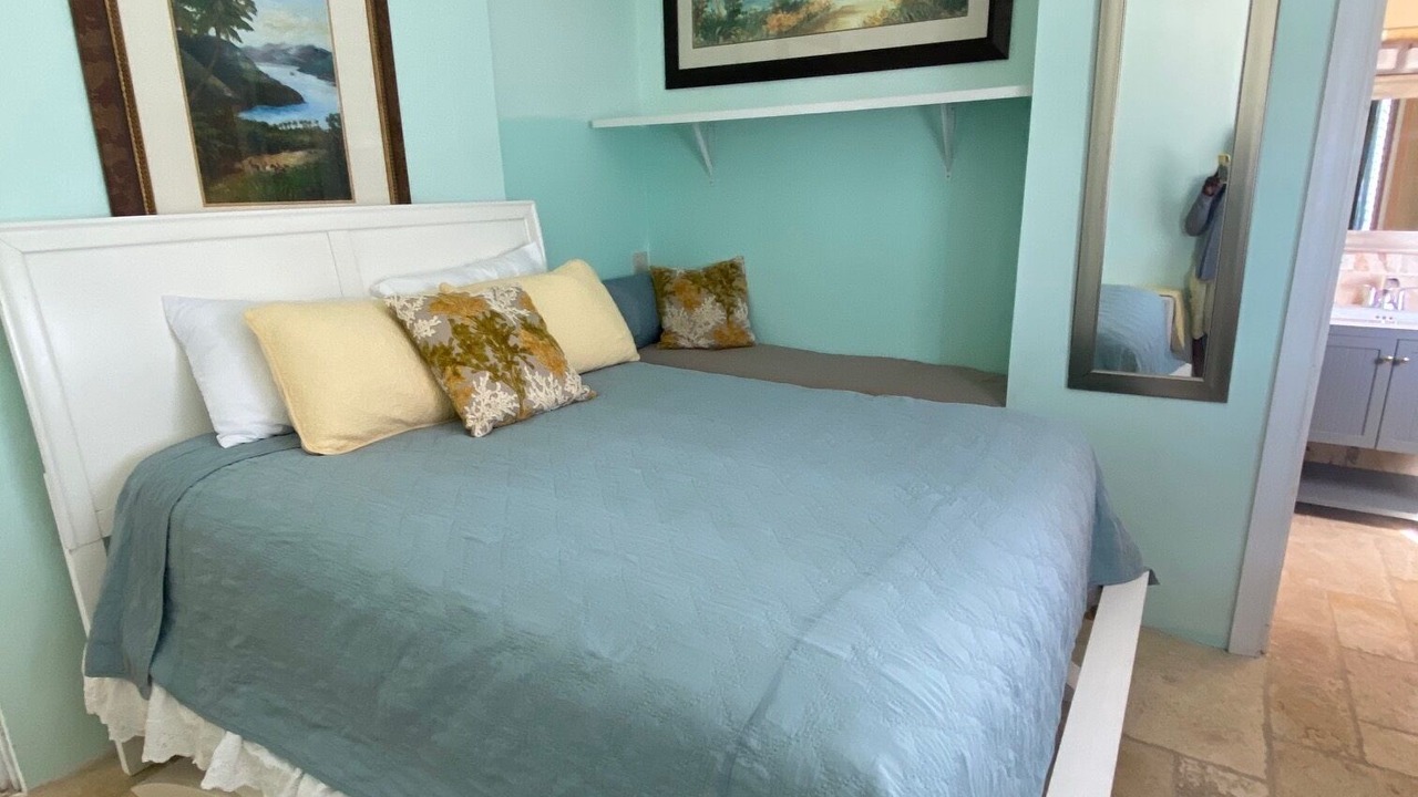 Photo of Bedroom in Estate Smith Bay