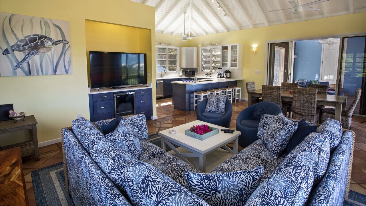 Photo of Livingroom in Estate Frenchman Bay