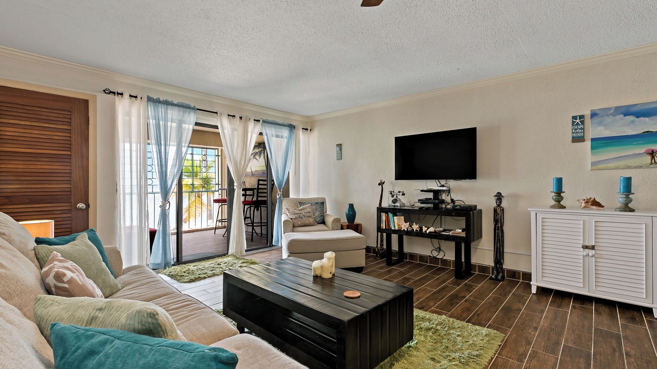 Photo of Livingroom in Estate Golden Rock