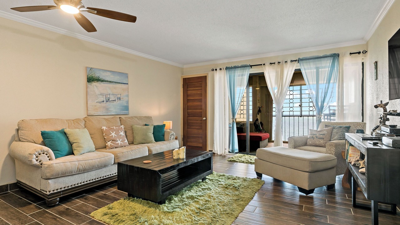 Photo of Livingroom in Estate Golden Rock
