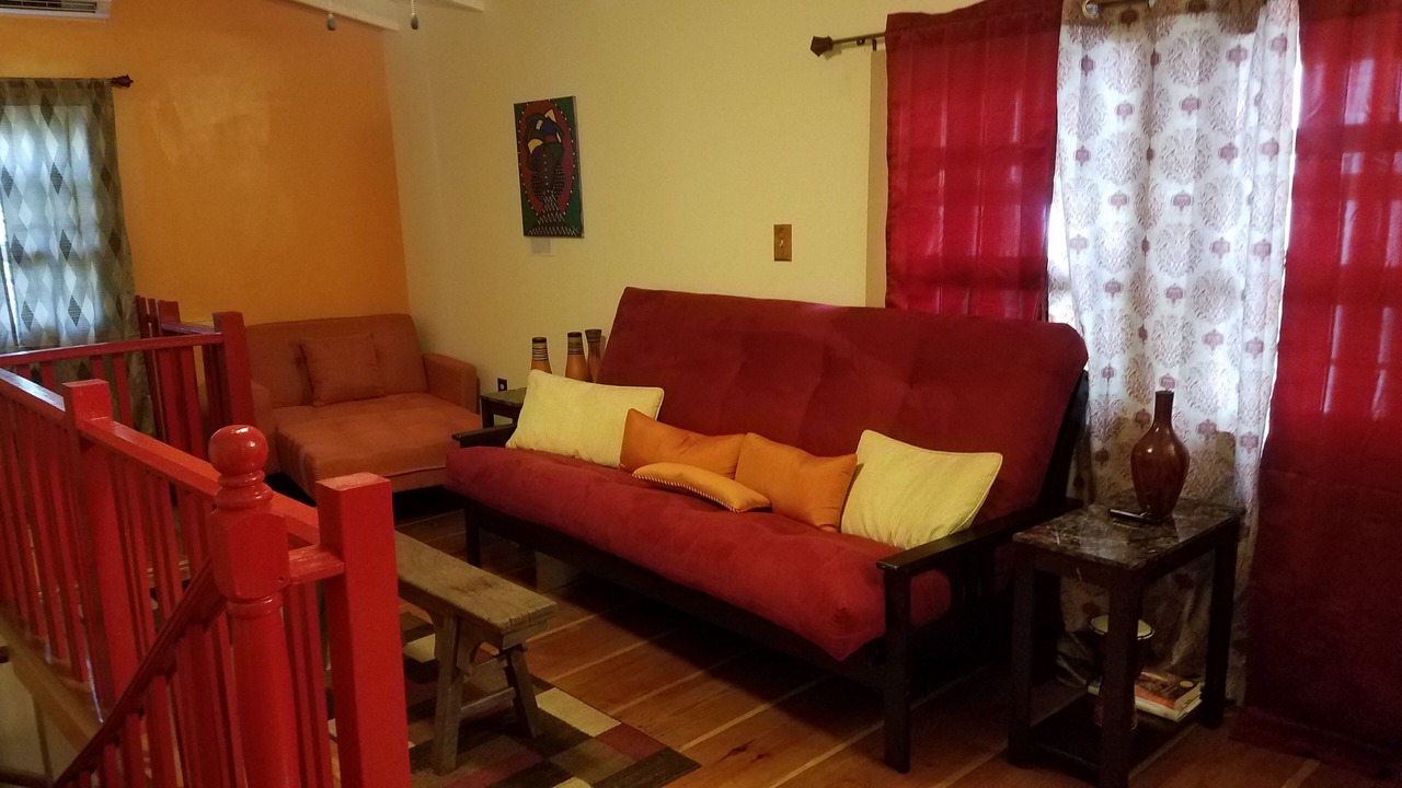 Photo of Livingroom in Estate Queens Quarter