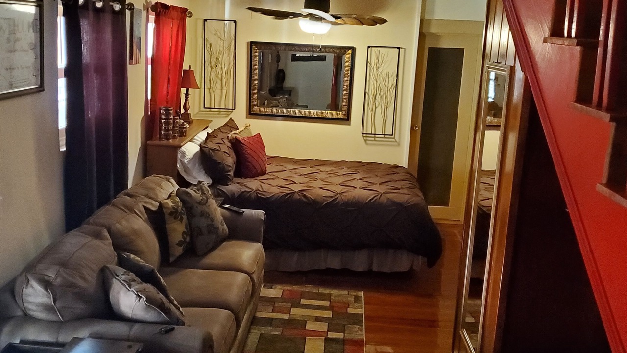 Photo of Livingroom in Estate Queens Quarter
