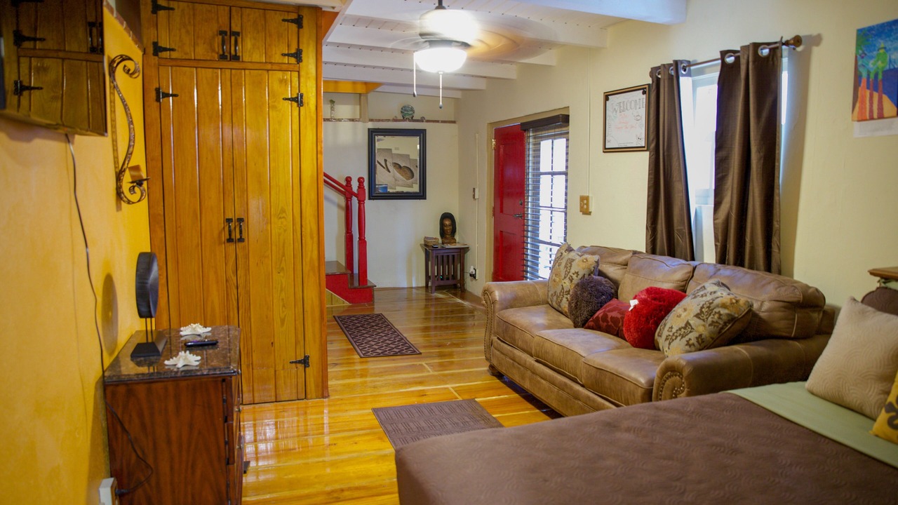Photo of Livingroom in Estate Queens Quarter