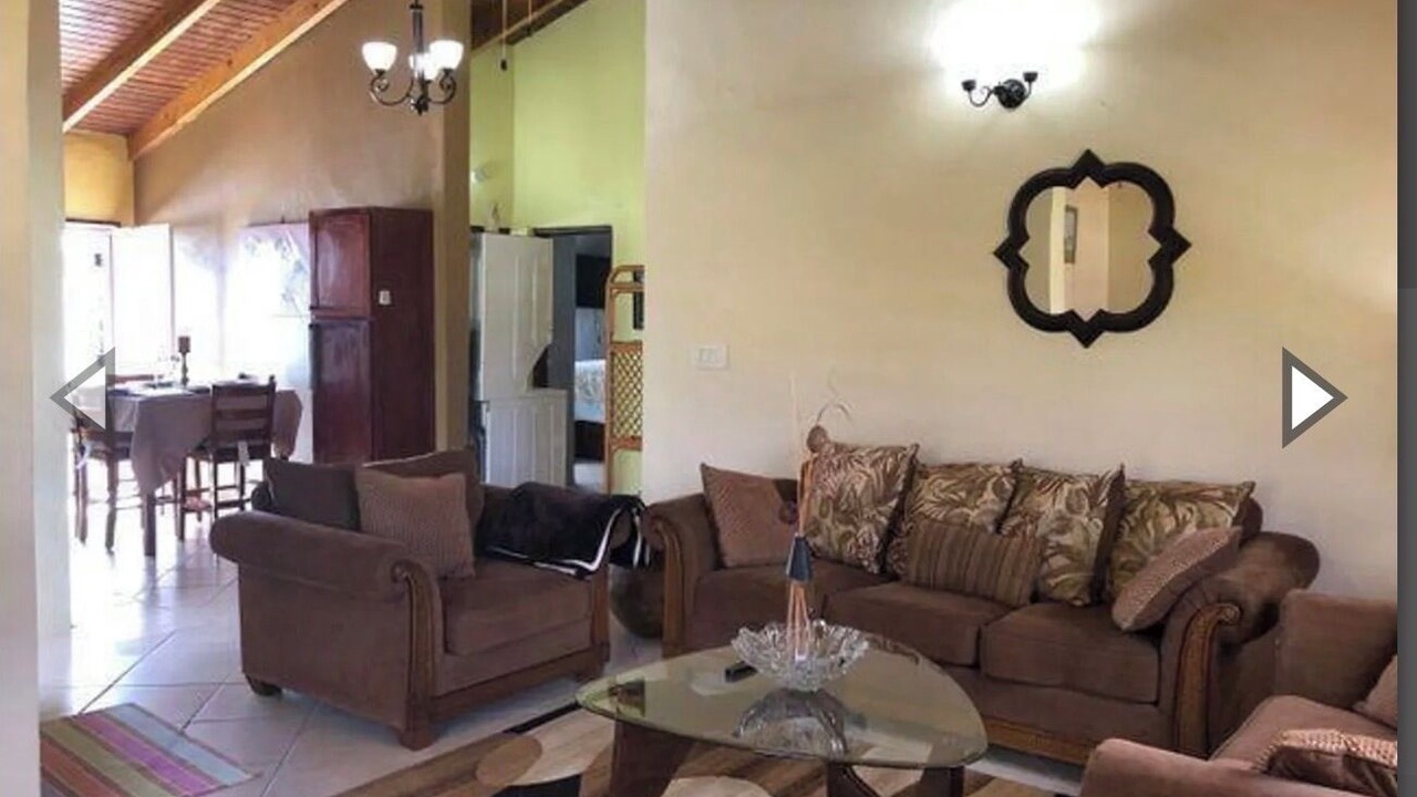 Photo of Livingroom in Estate Sion Hill