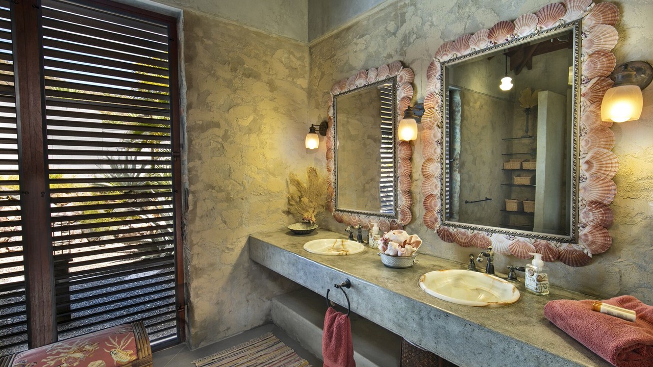 Photo of Bathroom in Estate Johns Folly