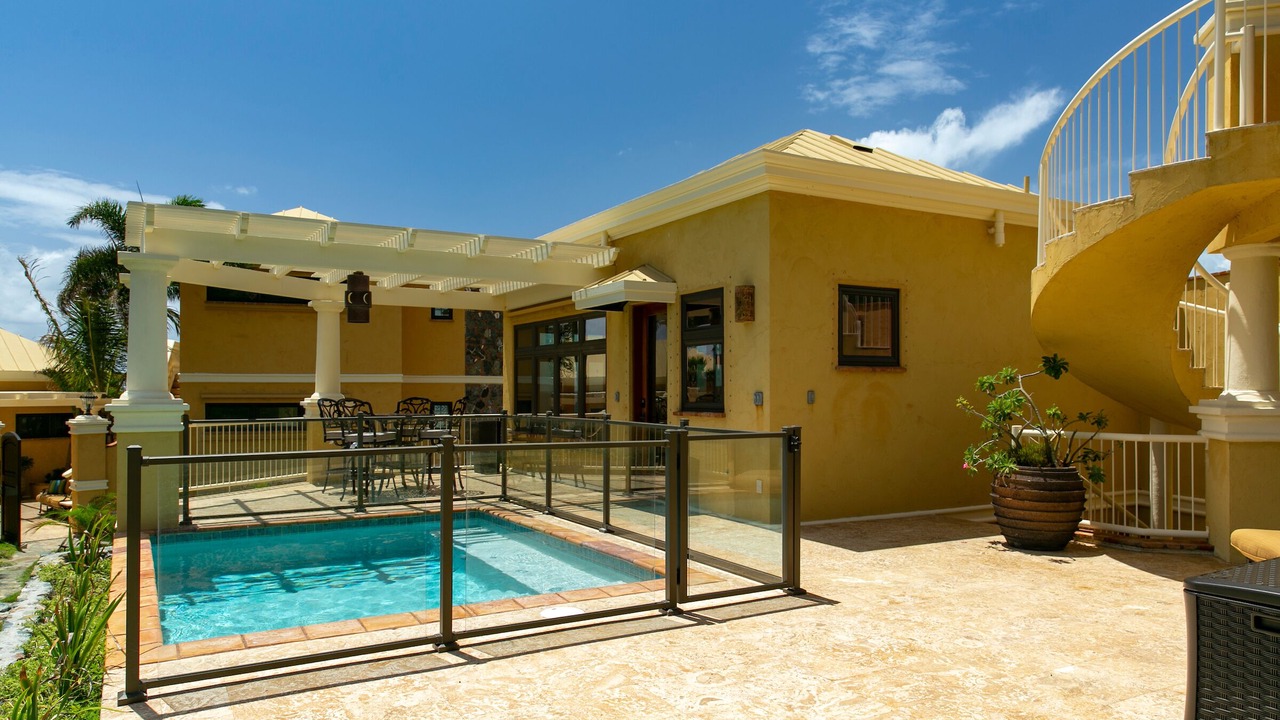 Photo of Outdoor in Estate Johns Folly