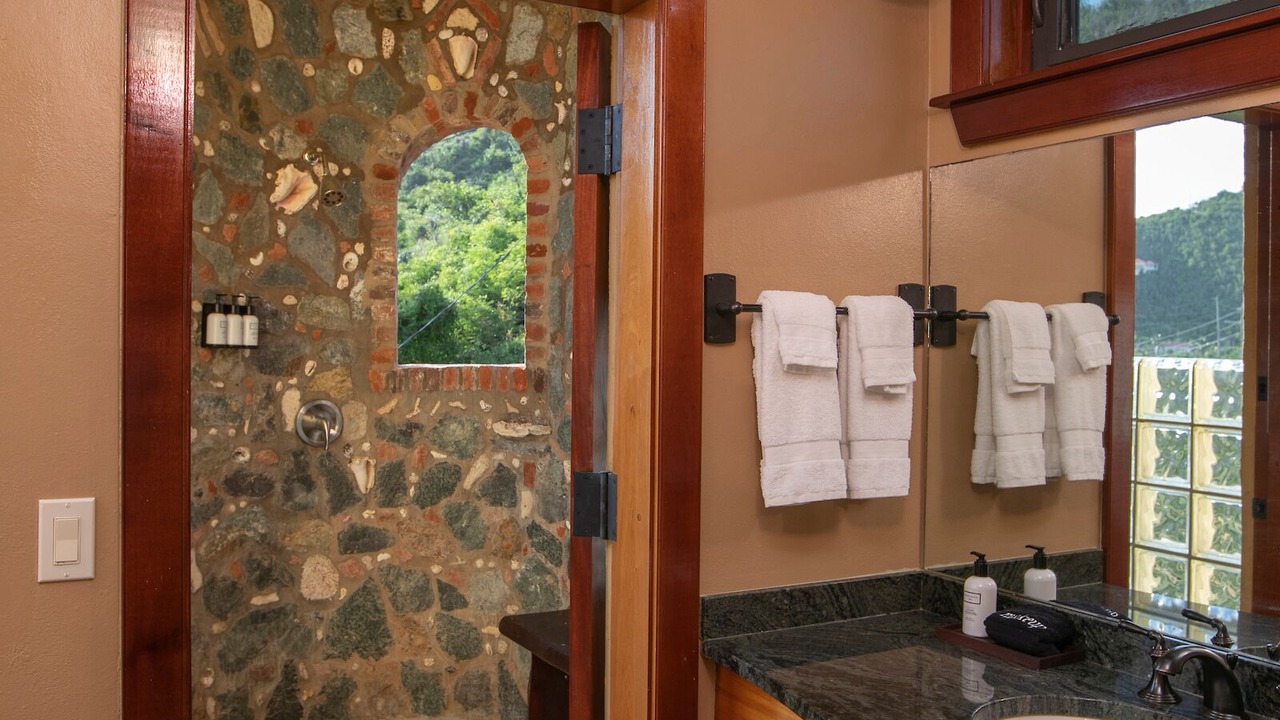 Photo of Bathroom in Estate Johns Folly