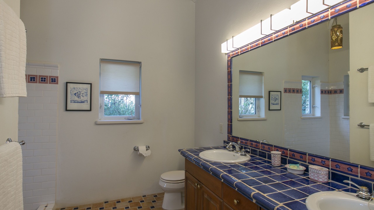 Photo of Bathroom in Point Rendezvous