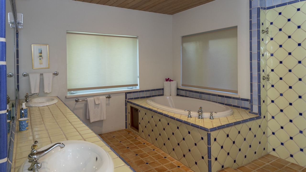 Photo of Bathroom in Point Rendezvous