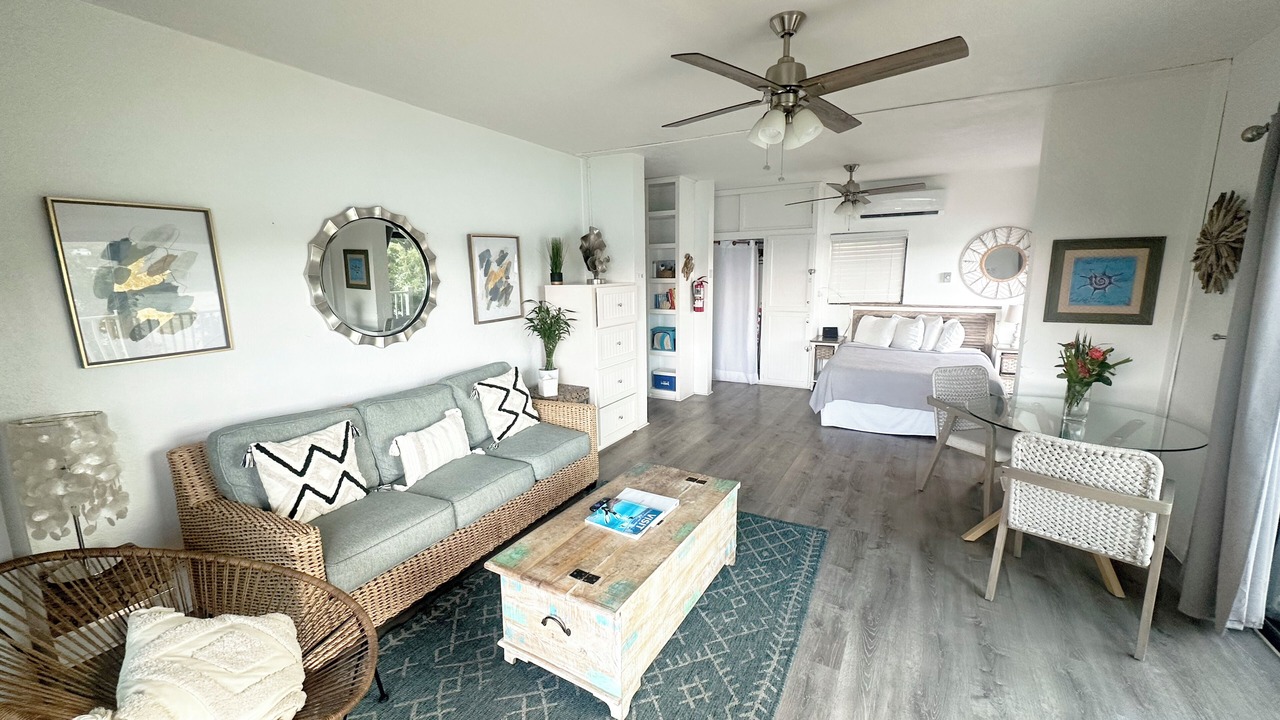 Photo of Livingroom in Estate Smith Bay