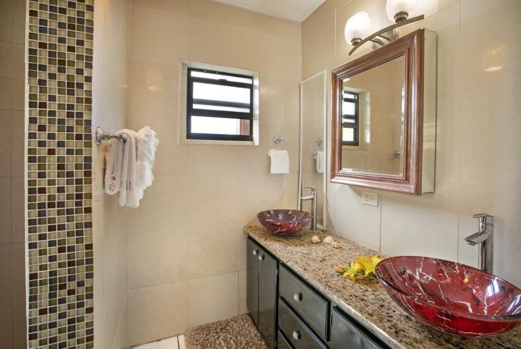 Photo of Bathroom in Caret Bay