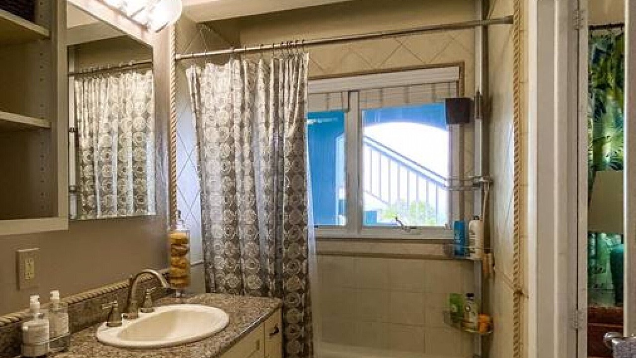 Photo of Bathroom in Estate Kings Quarter