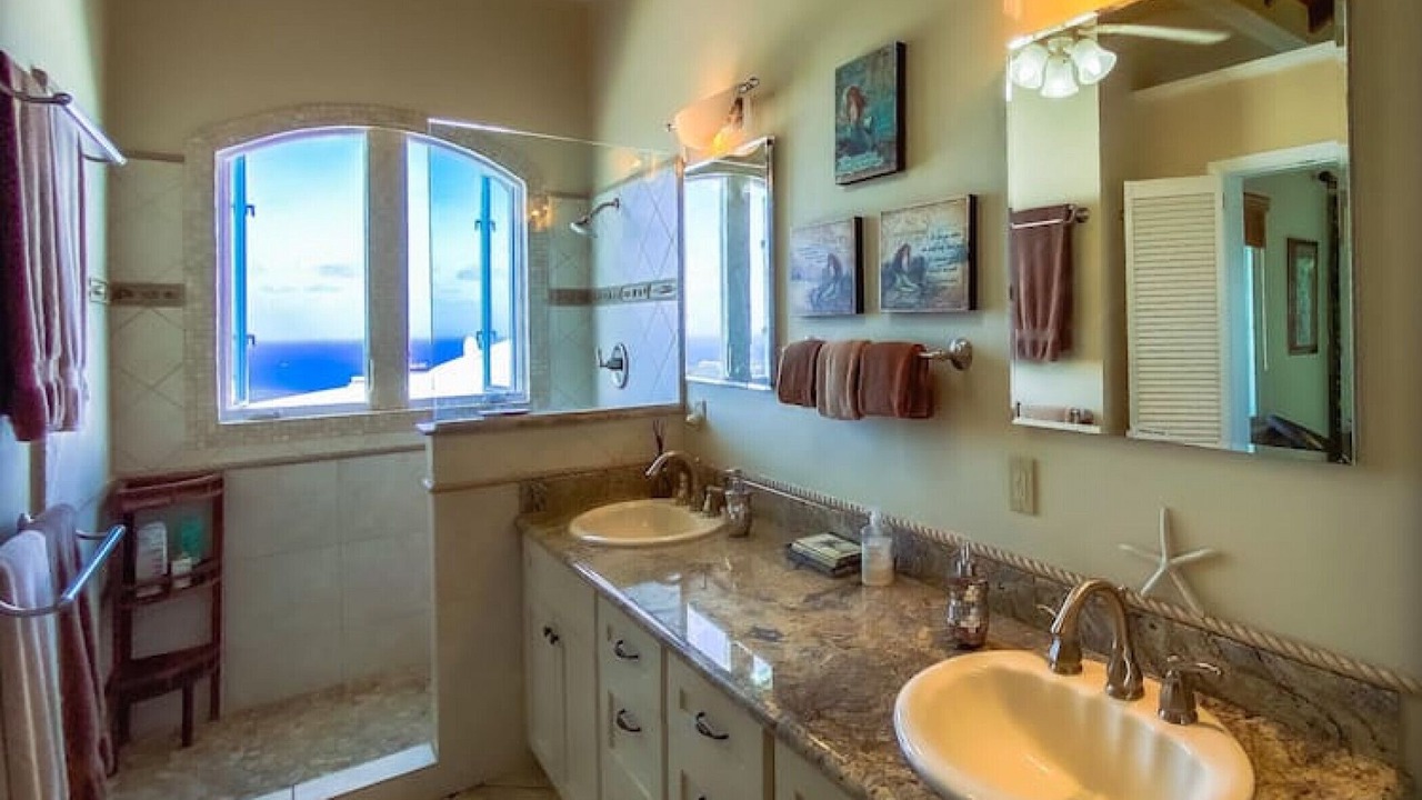 Photo of Bathroom in Estate Kings Quarter