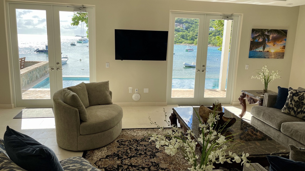 Photo of Livingroom in Hart Bay