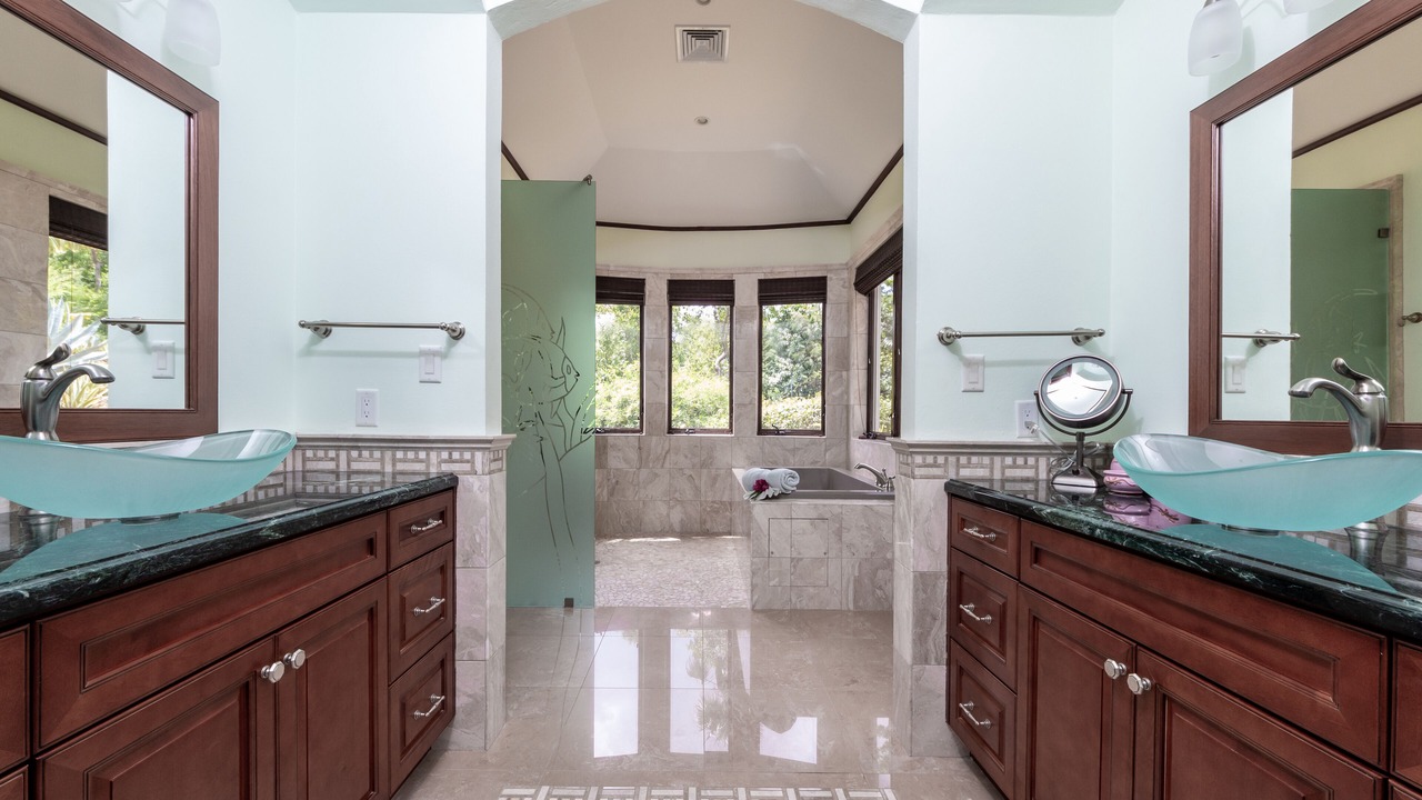 Photo of Bathroom in Estate Little Saint Thomas