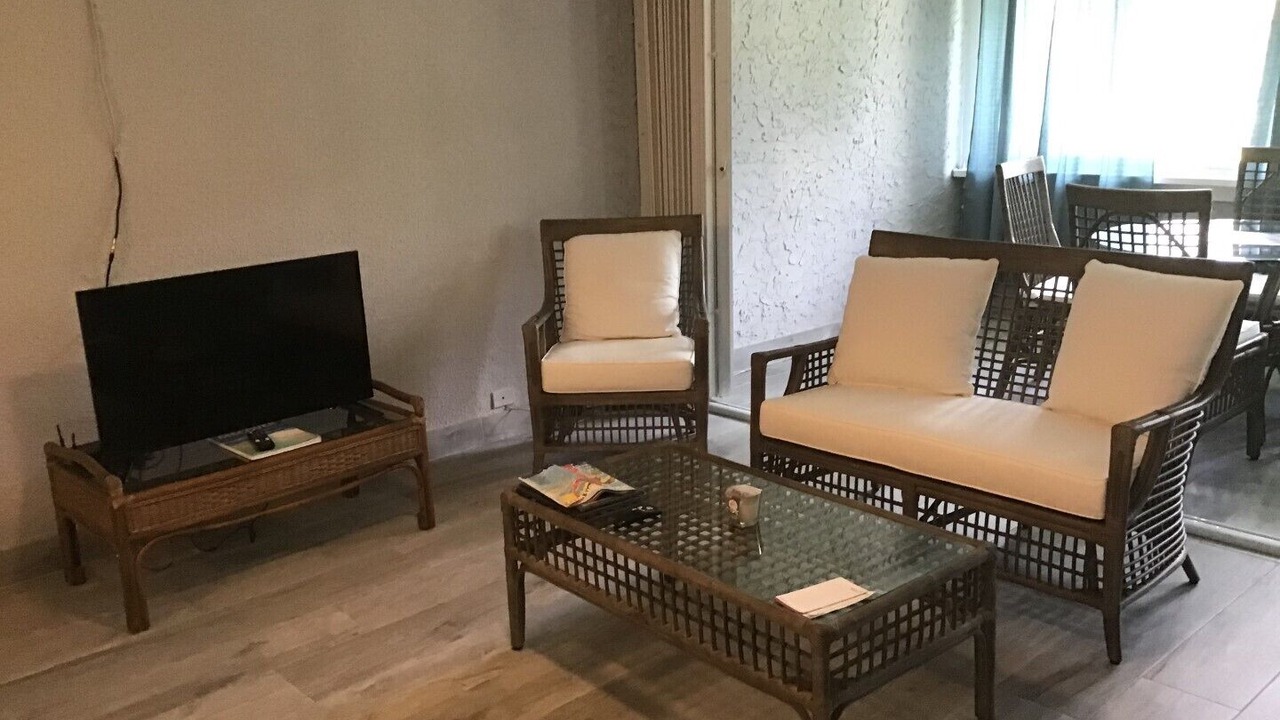 Photo of Livingroom in Estate Golden Rock