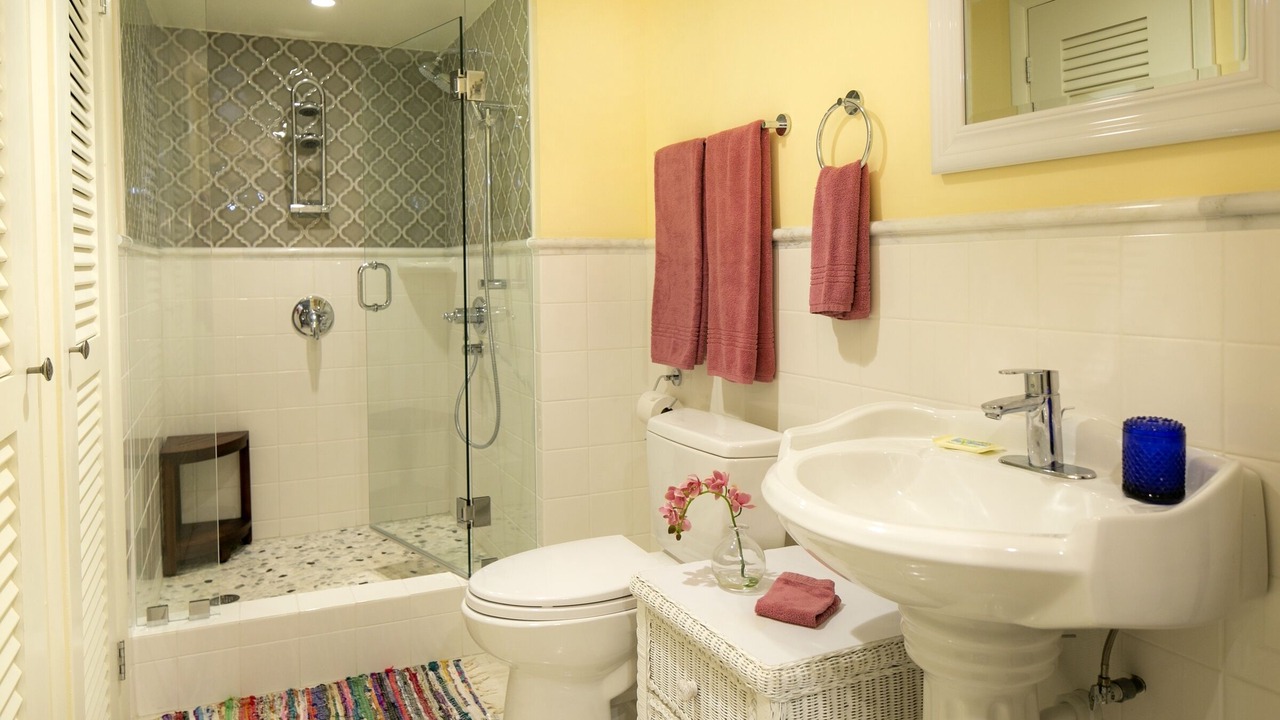 Photo of Bathroom in Estate Golden Rock