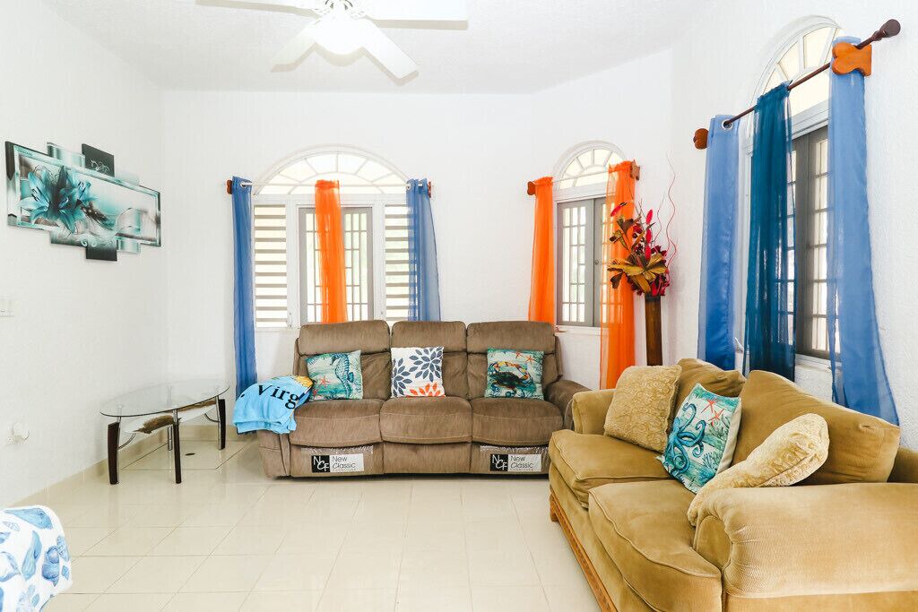 Photo of Livingroom in Estate Hope West