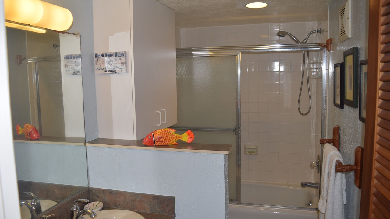 Photo of Bathroom in Estate Golden Rock