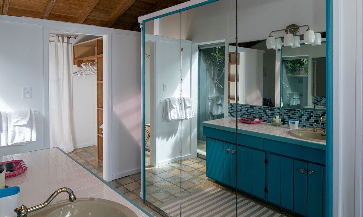 Photo of Bathroom in Point Rendezvous