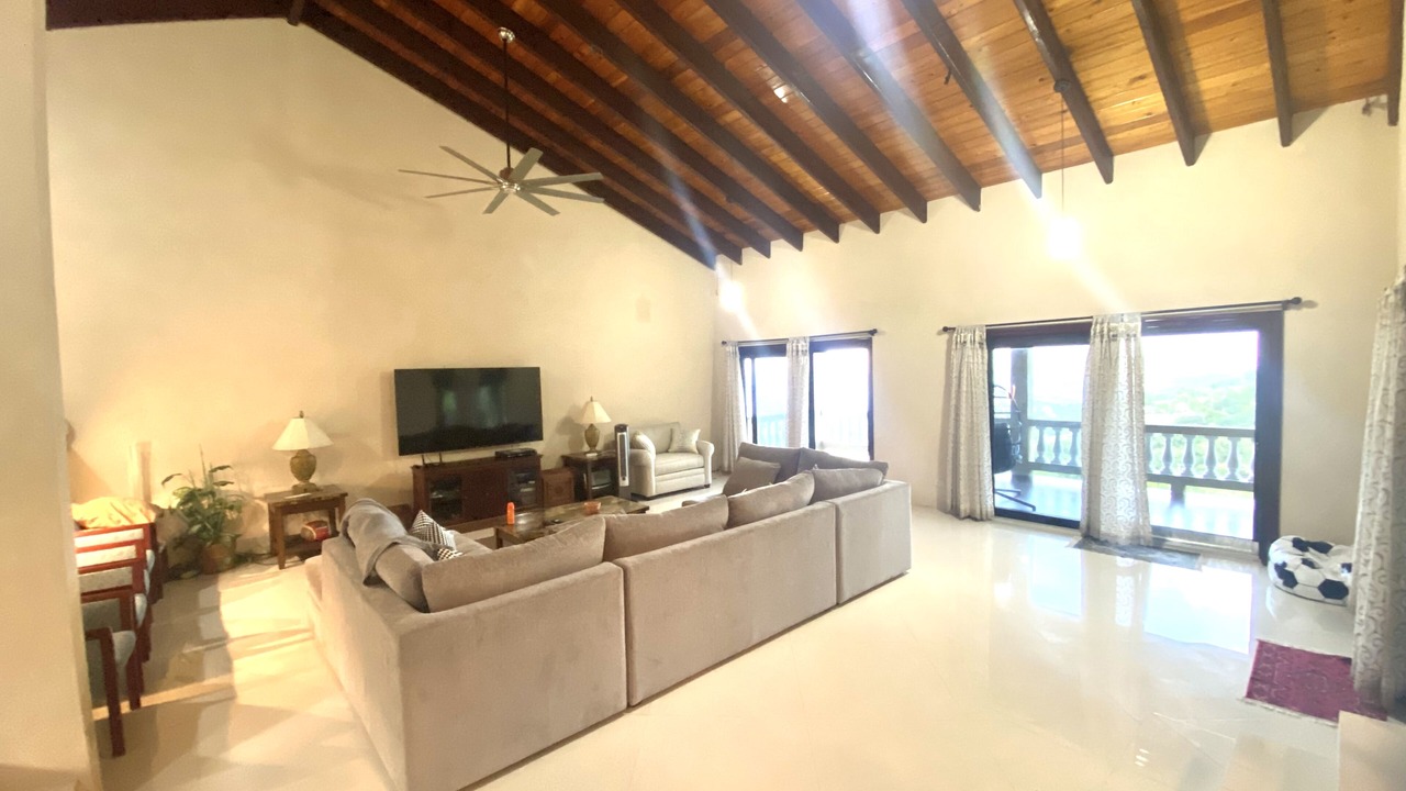 Photo of Livingroom in Estate Bonne Resolution