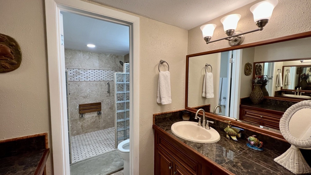 Photo of Bathroom in Estate Golden Rock