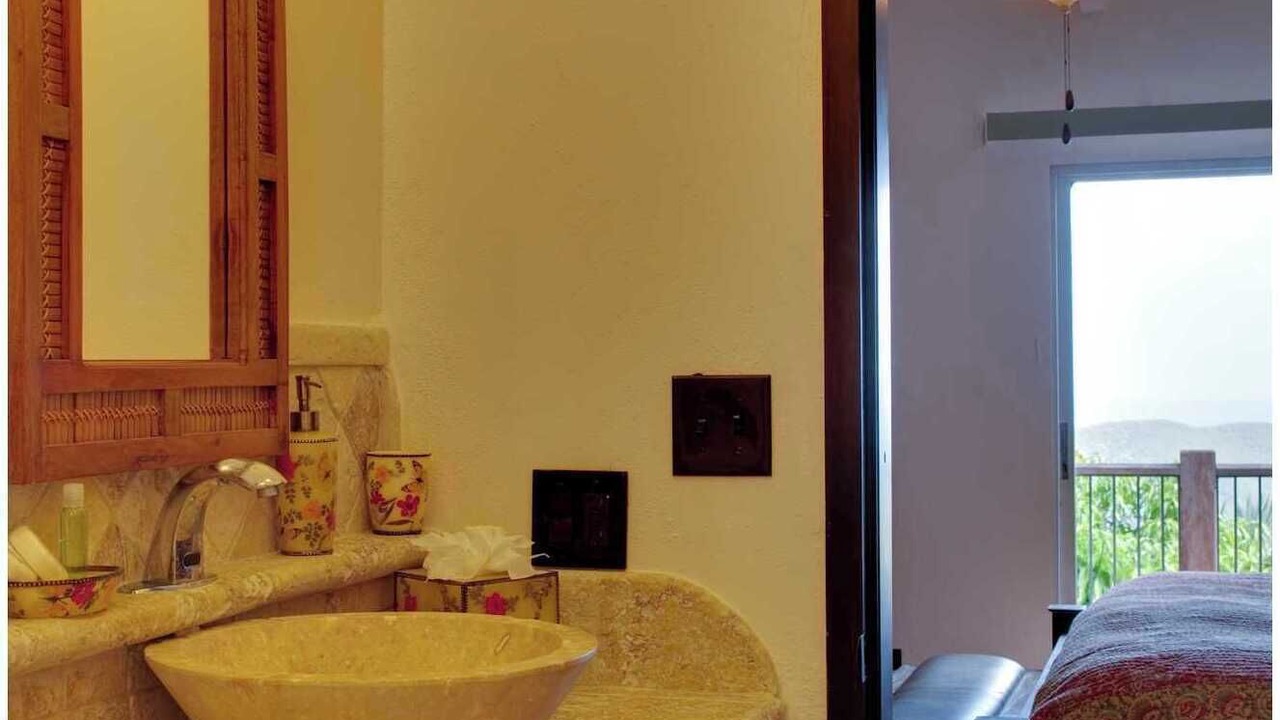 Photo of Bathroom in Estate Hammer Farm