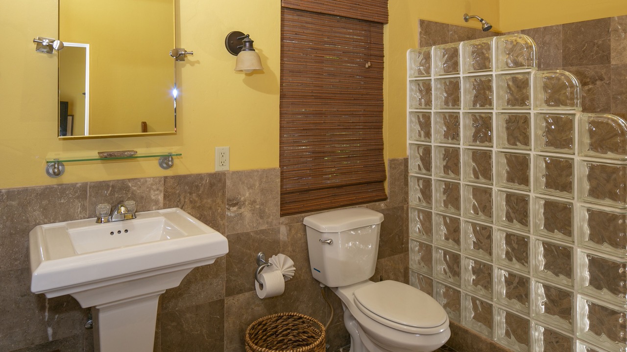 Photo of Bathroom in Point Rendezvous