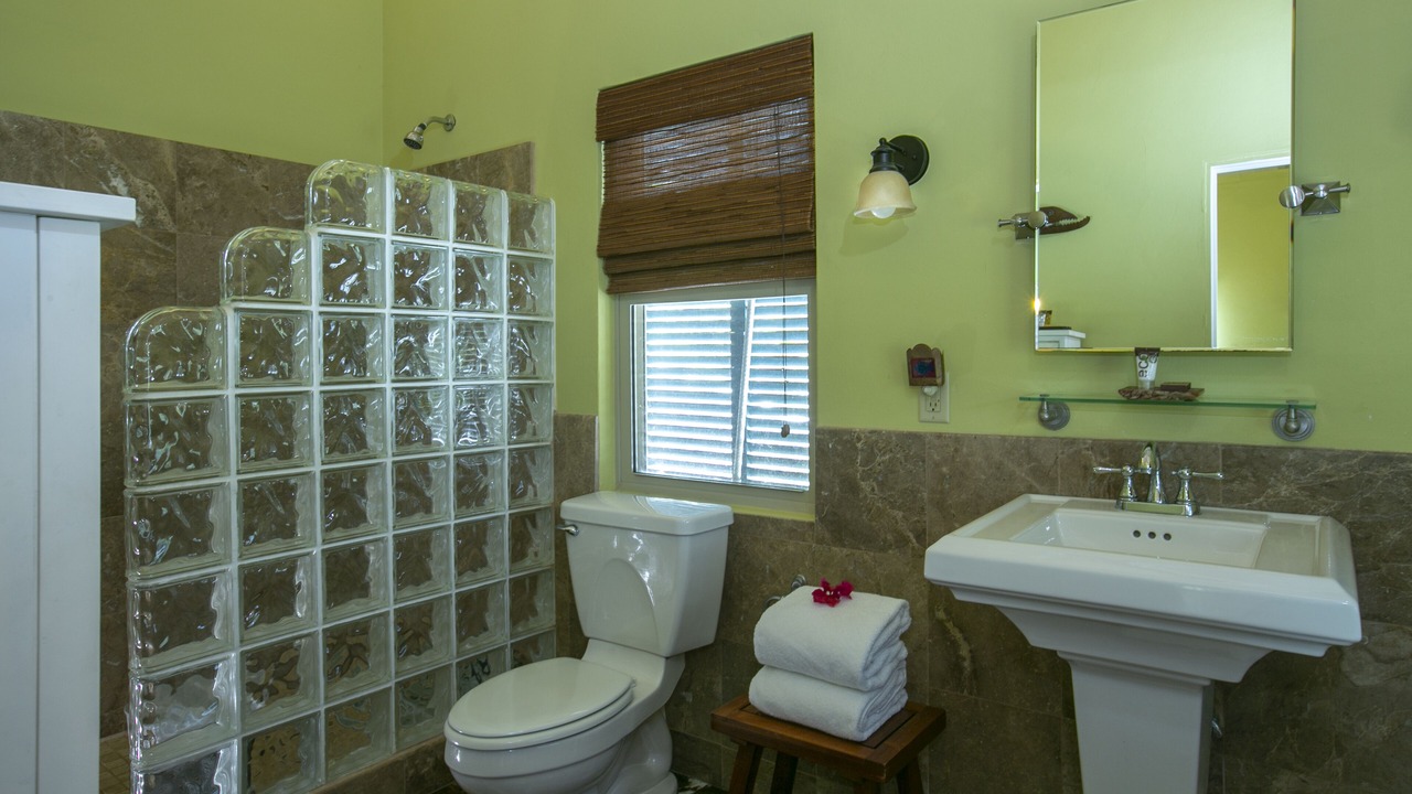 Photo of Bathroom in Point Rendezvous