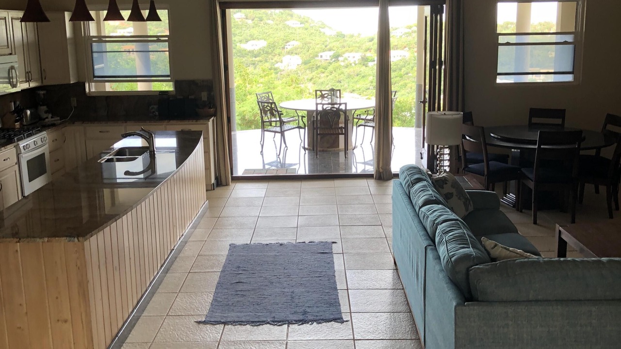 Photo of Livingroom in Hart Bay
