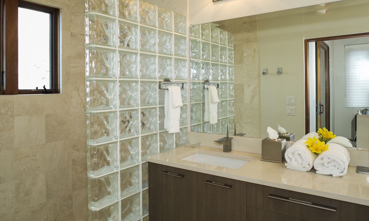 Photo of Bathroom in Estate Hammer Farm