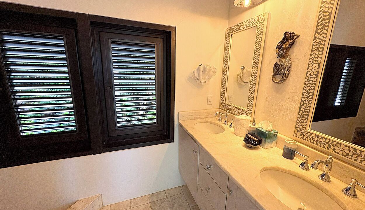 Photo of Bathroom in Estate Hammer Farm
