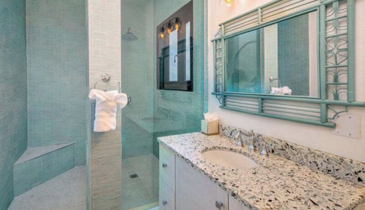 Photo of Bathroom in Estate Hammer Farm