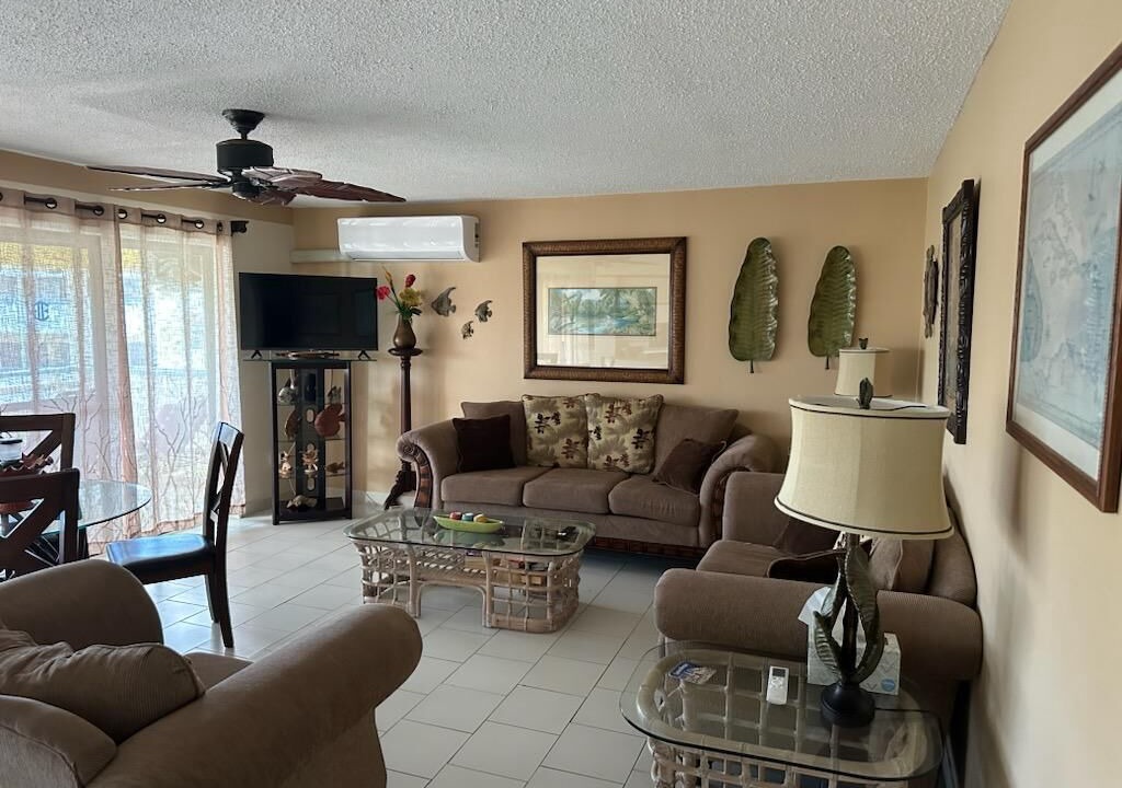 Photo of Livingroom in Estate Golden Rock