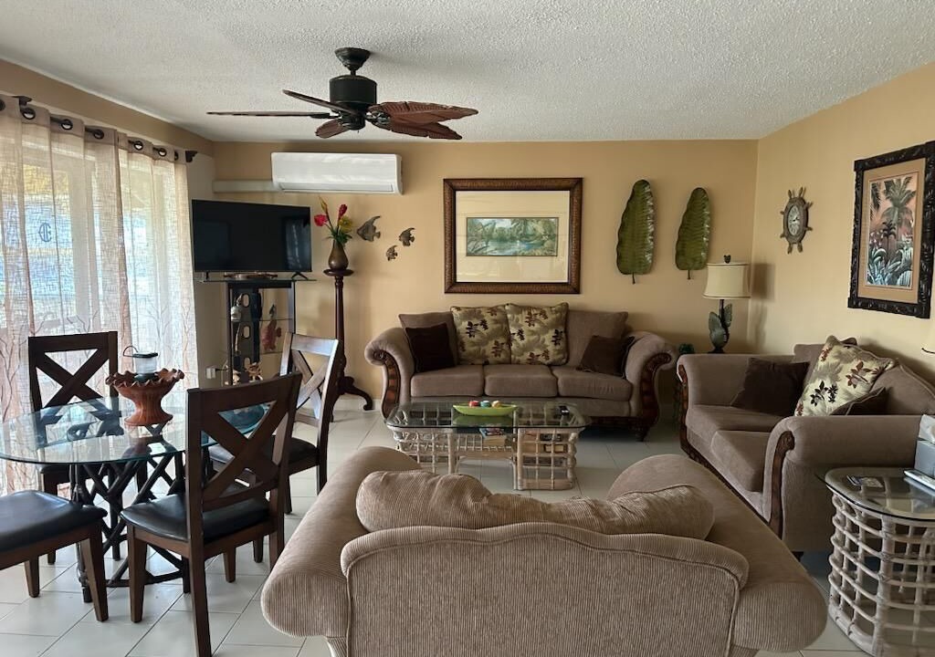 Photo of Livingroom in Estate Golden Rock