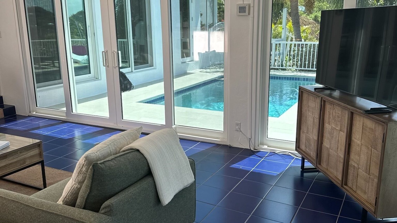 Photo of Livingroom in Hart Bay