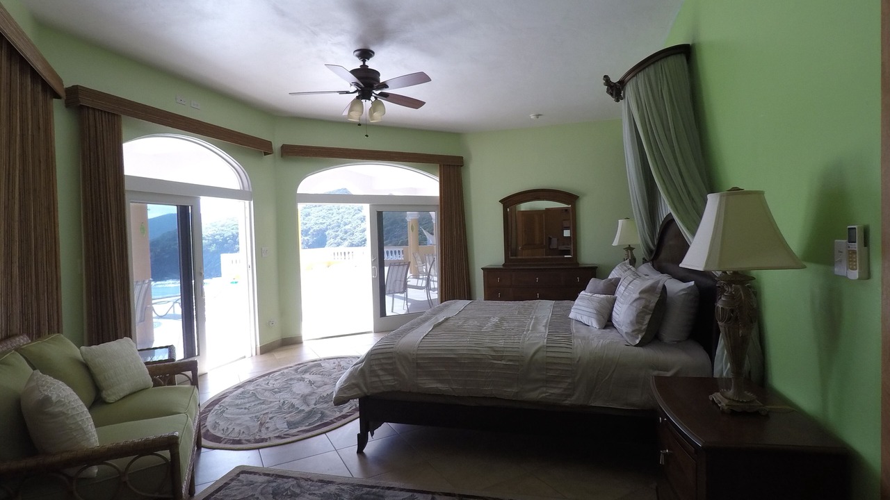 Photo of Bedroom in Tropaco Point