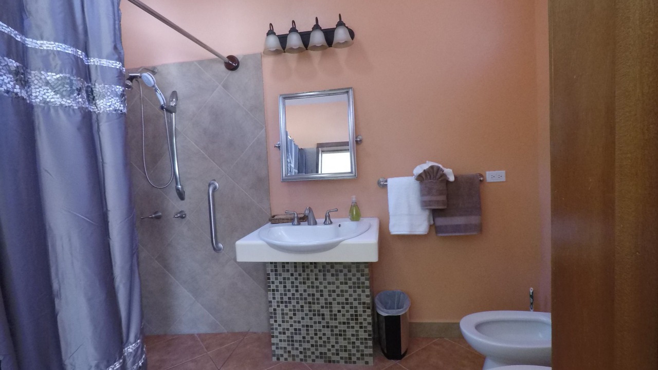 Photo of Bathroom in Tropaco Point