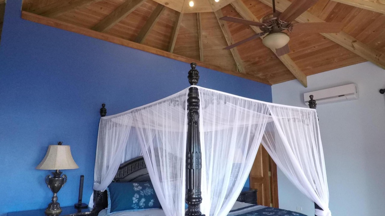 Photo of Bedroom in Tropaco Point