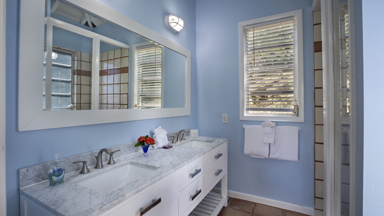 Photo of Bathroom in Estate Frenchman Bay